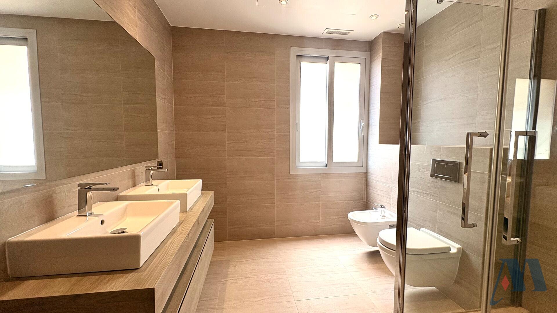 APPARTEMENT 5 PIECES - CARRE D'OR - 8 / 18