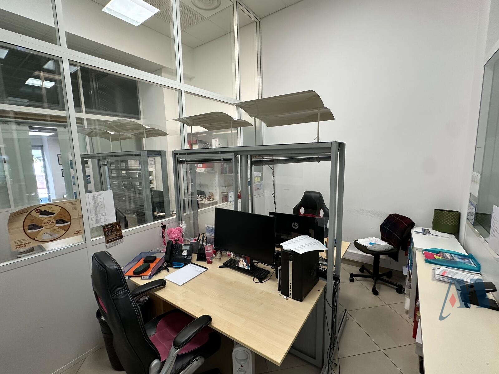 LOCAL COMMERCIAL ET BUREAUX SUR 3 NIVEAUX - 6 / 14