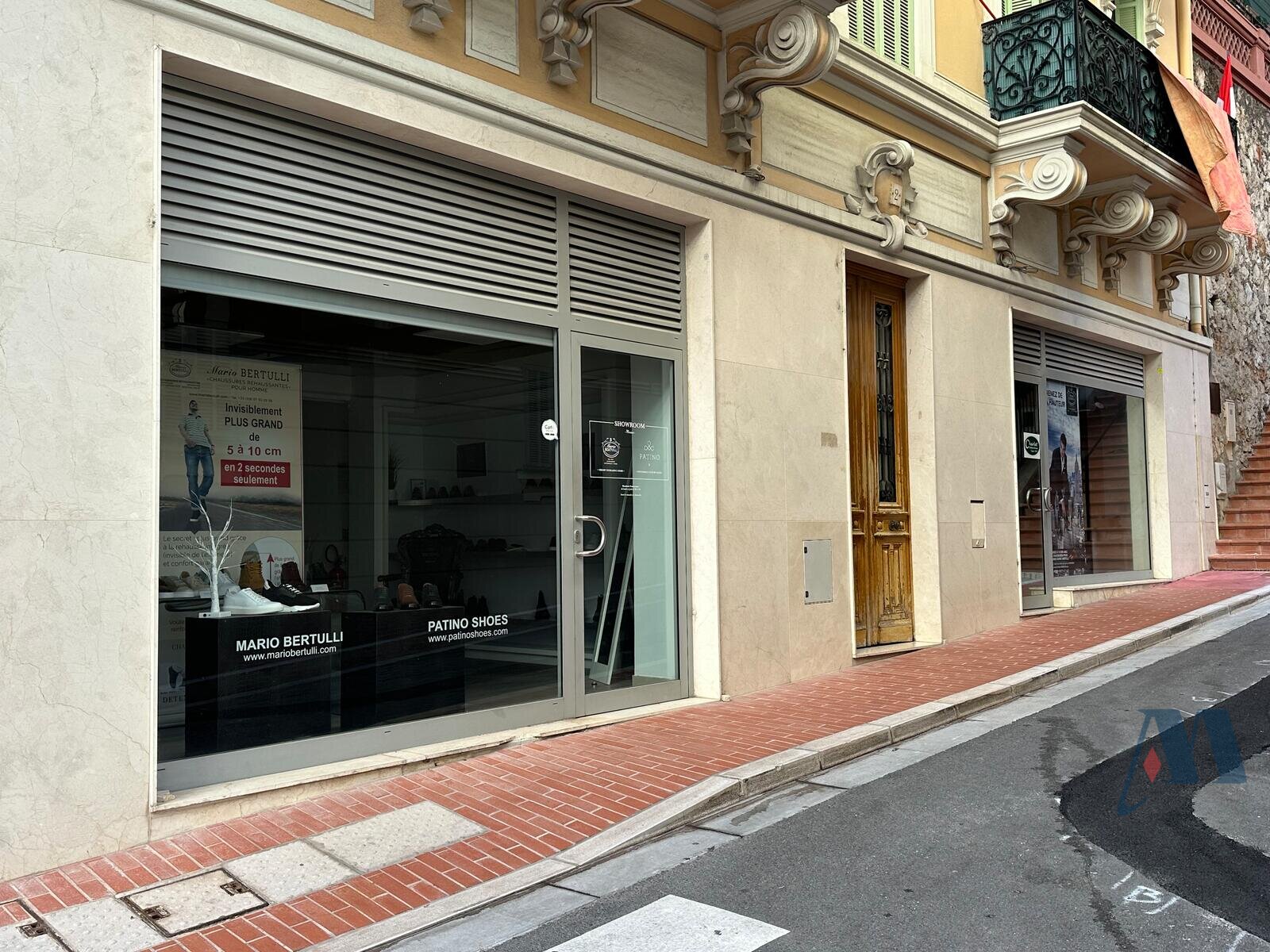 LOCAL COMMERCIAL ET BUREAUX SUR 3 NIVEAUX - 1 / 14