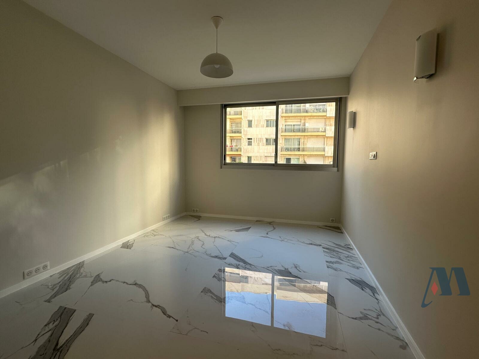 MONOLOCALE - LA ROUSSE -ST ROMAN - 3 / 4