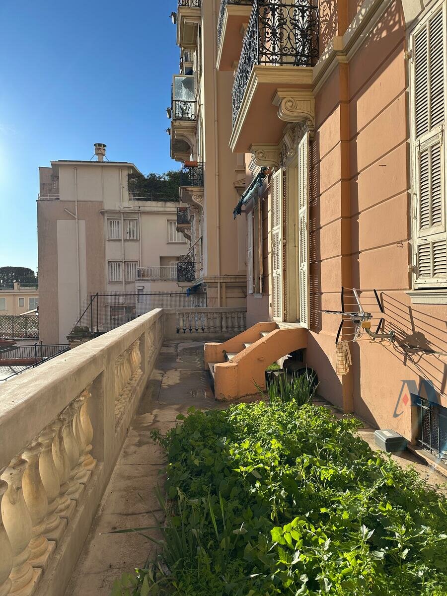 3 ROOM APARTMENT - CONDAMINE - 3 / 8