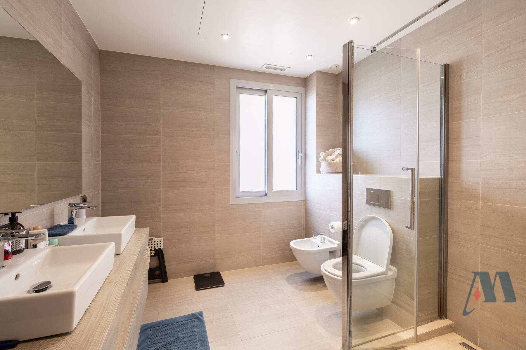 5 ROOM APARTMENT - CARRÉ D'OR - 15 / 23