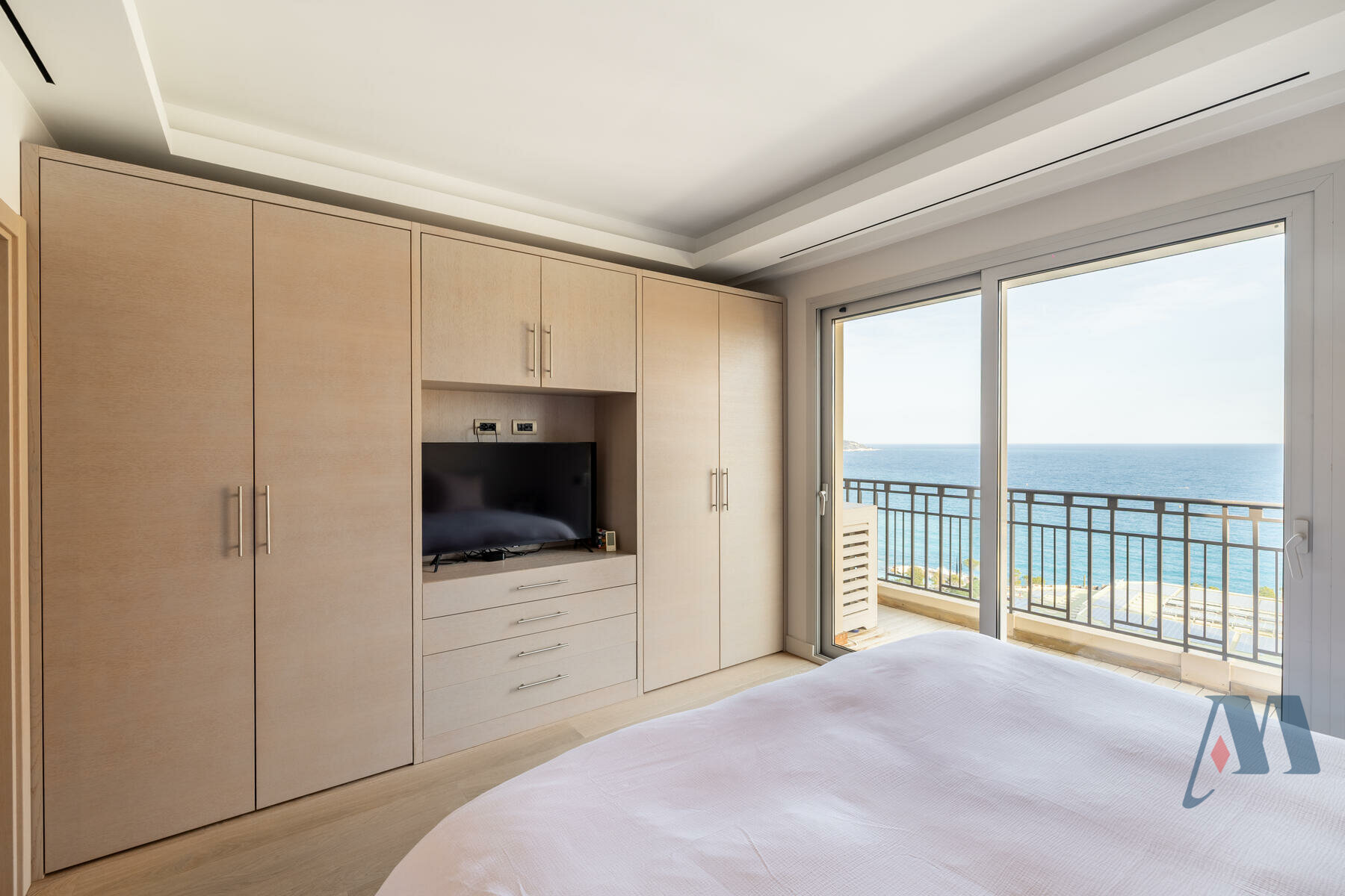 5 ROOM APARTMENT - CARRÉ D'OR - 14 / 23