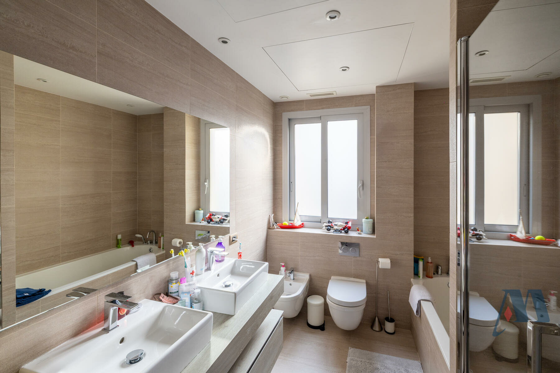 5 ROOM APARTMENT - CARRÉ D'OR - 19 / 23