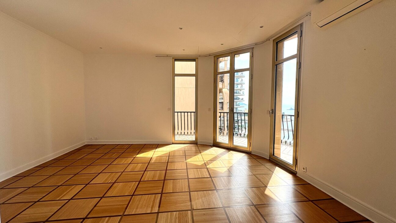 APPARTEMENT DE 4/5 PIÈCES - LA ROUSSE - ST ROMAN - 4 / 11
