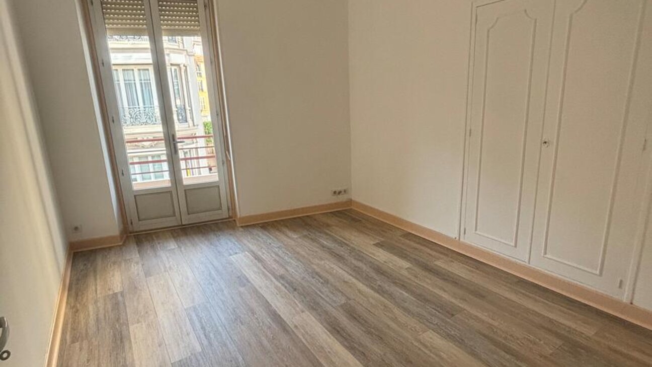 APPARTEMENT 2 PIECES - MONTE-CARLO - PROCHE CARRE D'OR - 2 / 7